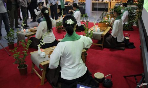 第二届客家文化创意产品博览会上台湾襌修茶道表演